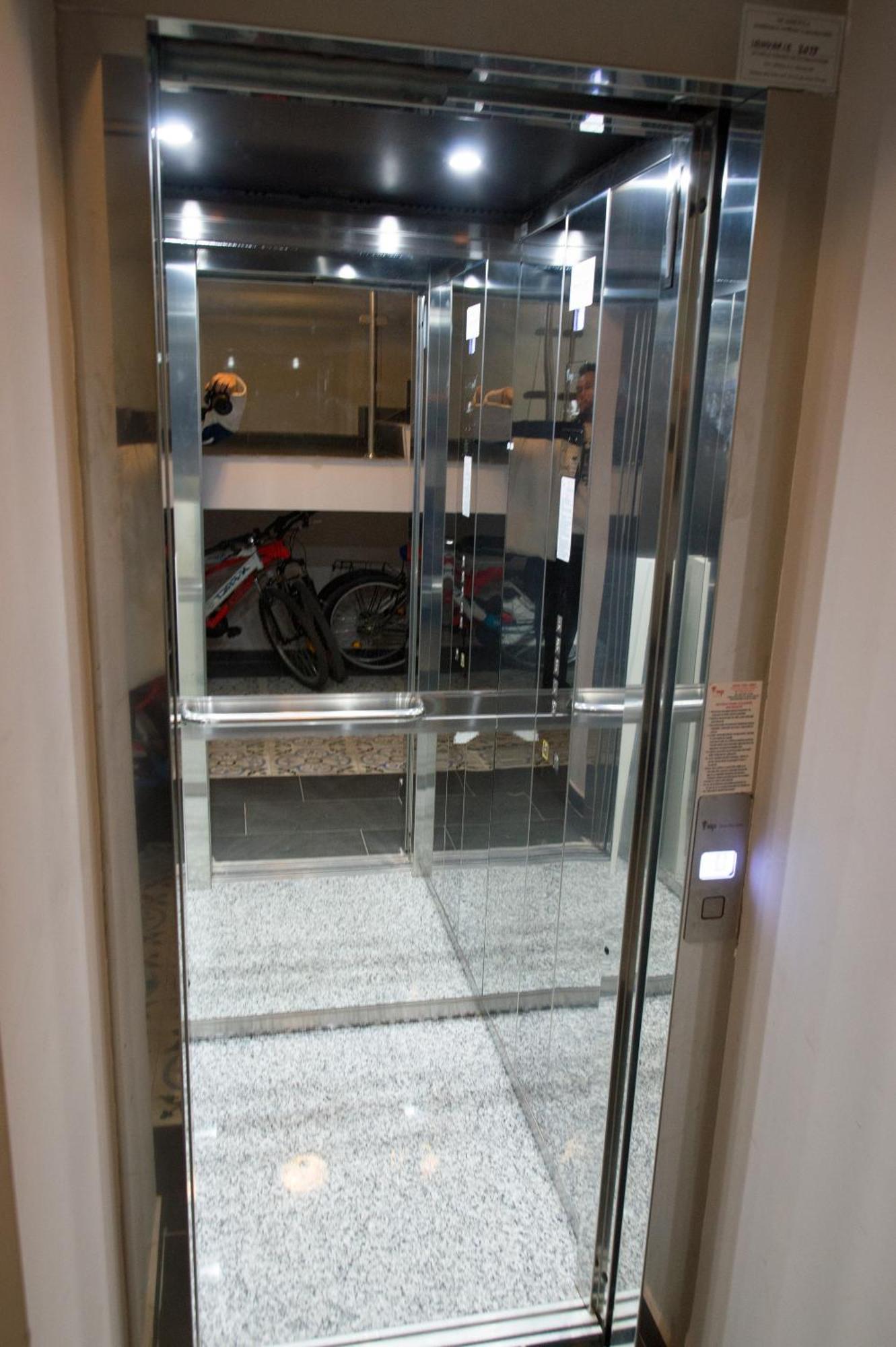 Airport Residence - 5 Mins From Airport Otopeni Extérieur photo